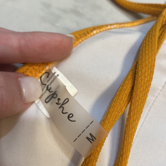 Cupshe | V-neck Ruffle Swim Top - Picture 4 of 4